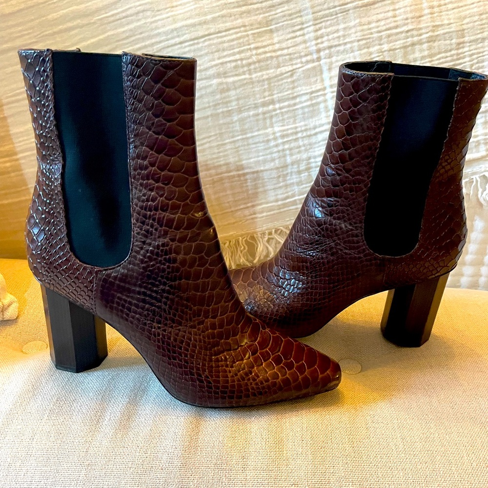 Donald J Pliner Laila Dark Brown Booties - size 8